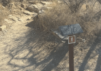 Image shows the Phoneline trailhead for the S-to-N-to-S Loop.